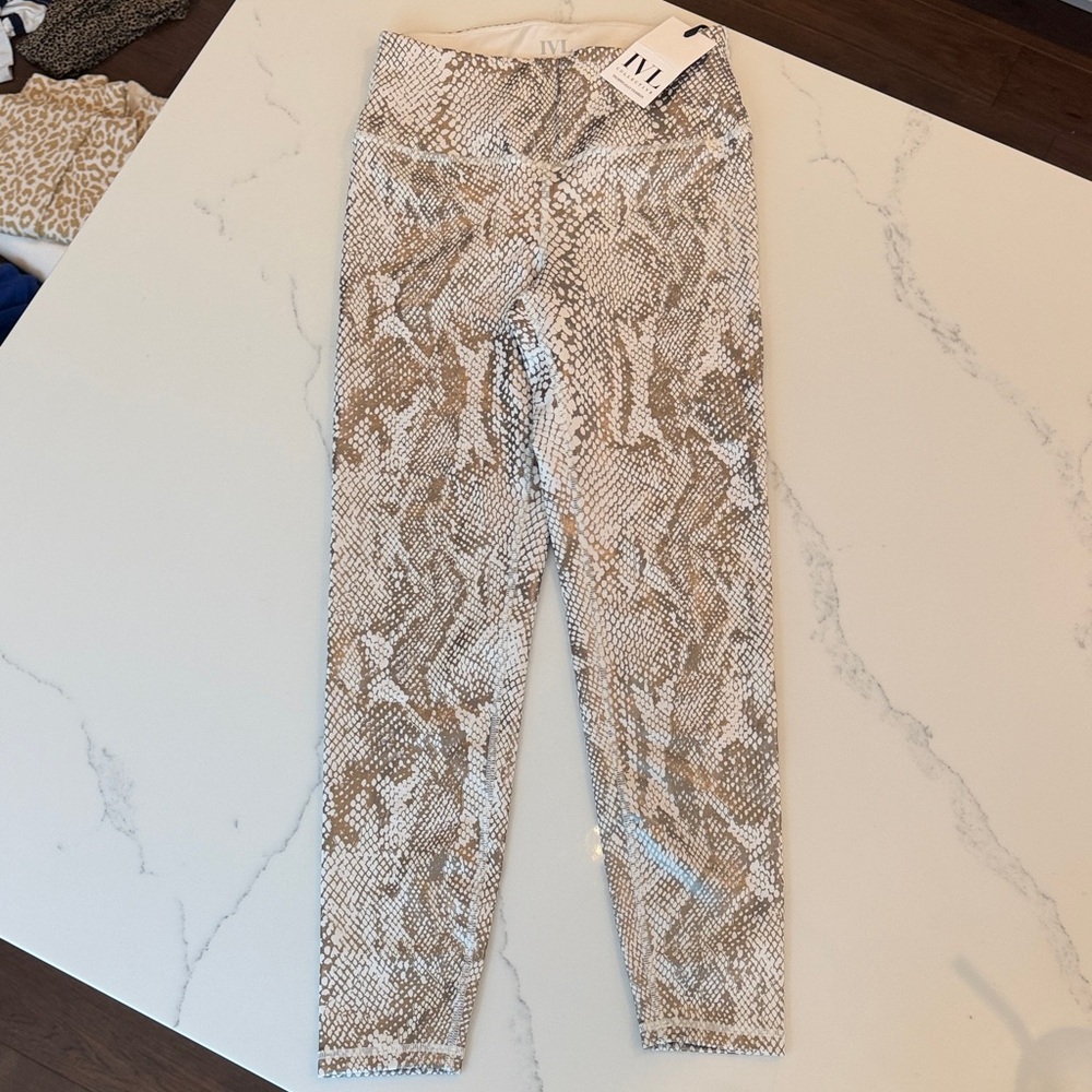 IVL Collective Winter White Metallic Gold Snake Leggings NWT Size 6 C1-019
